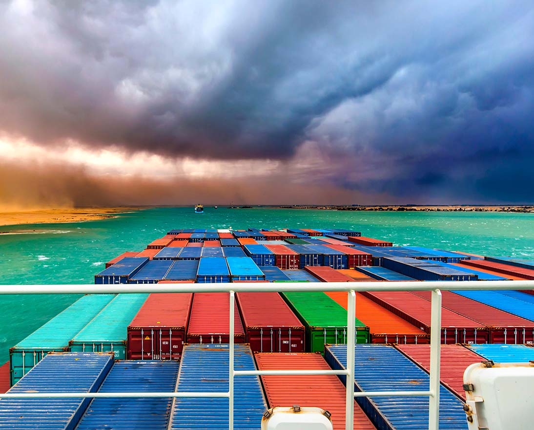 Container-Schiff im Sturm.jpg