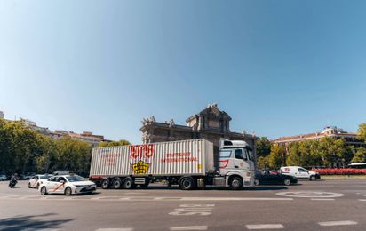 VfB x EgeTrans Champions League Truck rollt durch die Straßen Europas